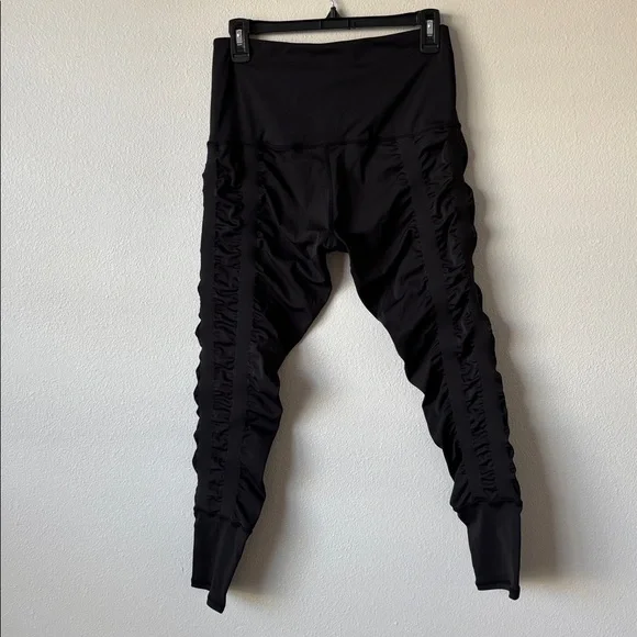NWOT Skinnify Black Resistance Band High-Rise Ruched Leggings size Medium - Picture 3 of 5